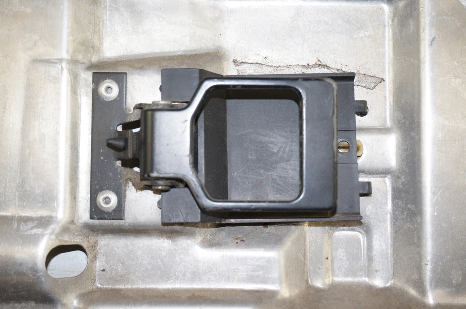 Panel de puerta interior izquierda Chevy Corvette C4 1984-1987 usado OEM con mango negro Foto 3 de 4