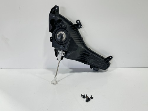 2014 2015 2016 Hyundai Elantra Sedan Driver side Fog light Halogen OEM 92201-3X - Picture 5 of 10