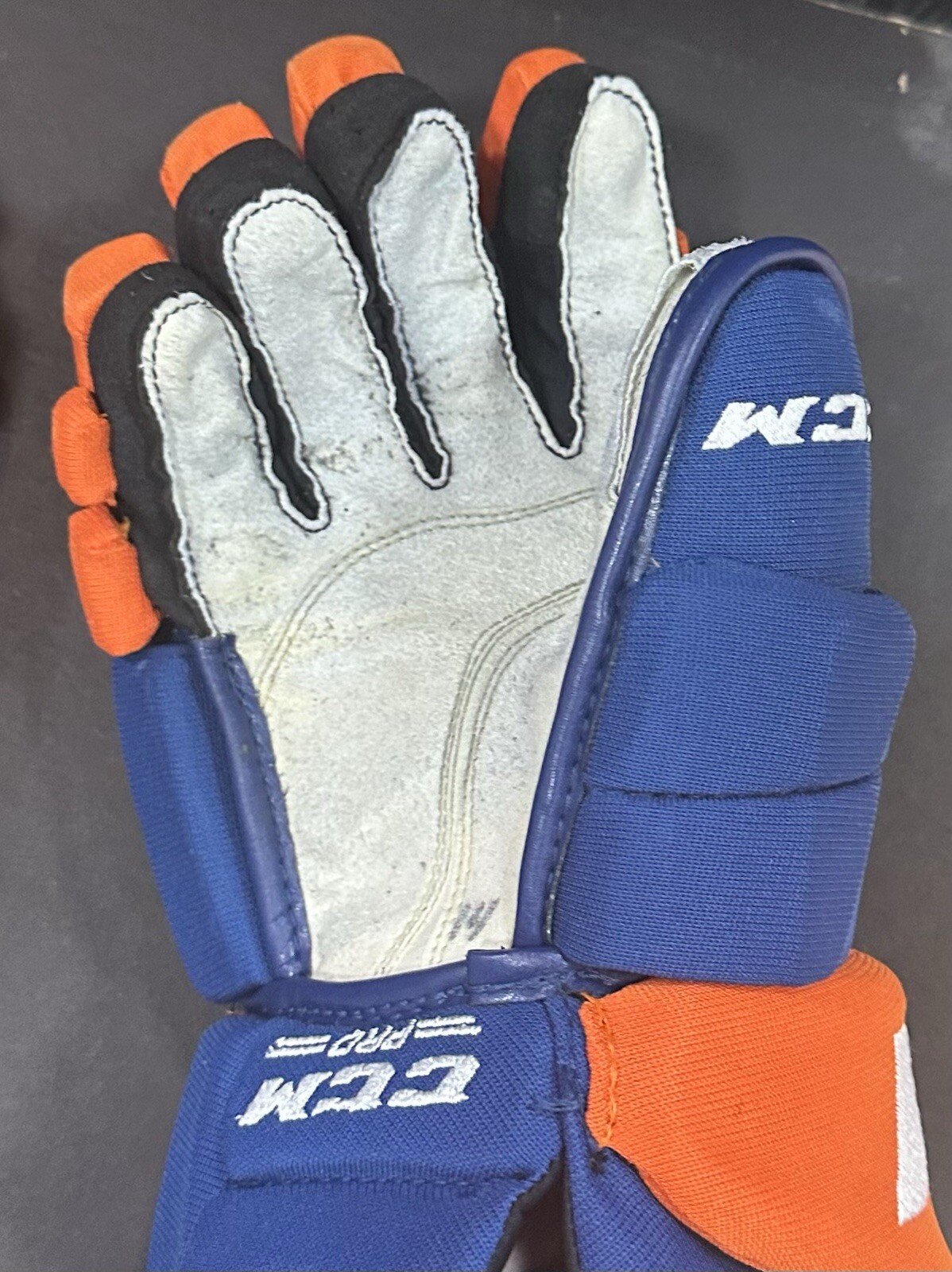 New York Islanders Game Used Player Worn CCM Hockey Gloves Pair Steiner LOA