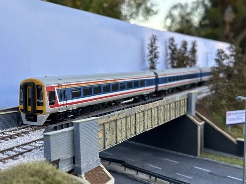Bachmann 32-520 Class 159 3 Car DMU Network Southeast Livery