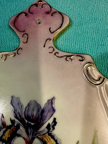 Vtg Elegant Iris Wall Trivet Signed Kerr 1999 11”x7” Gold Trim Scalloped Rim image 7