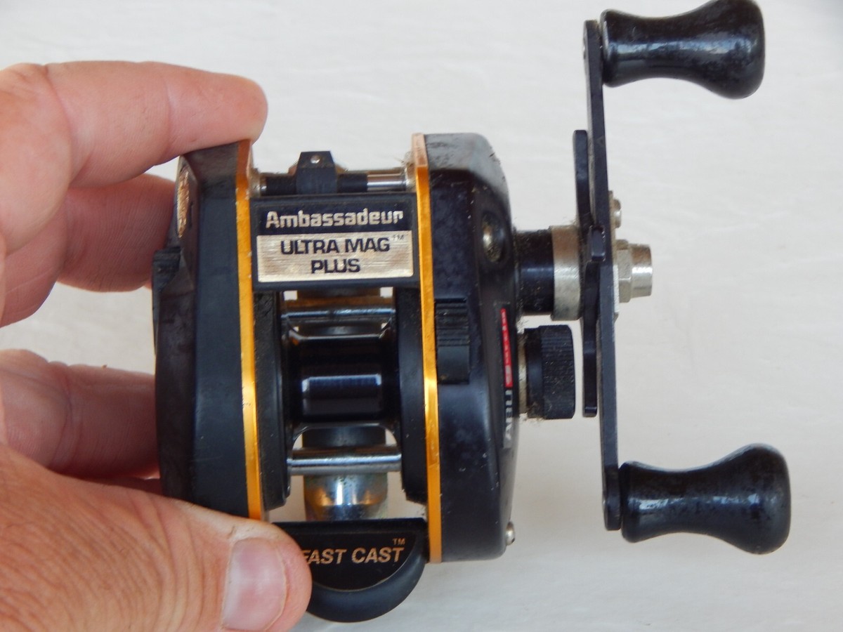 OLD ABU GARCIA AMBASSADEUR ULTRA MAG PLUS BAITCAST REEL IN GOOD