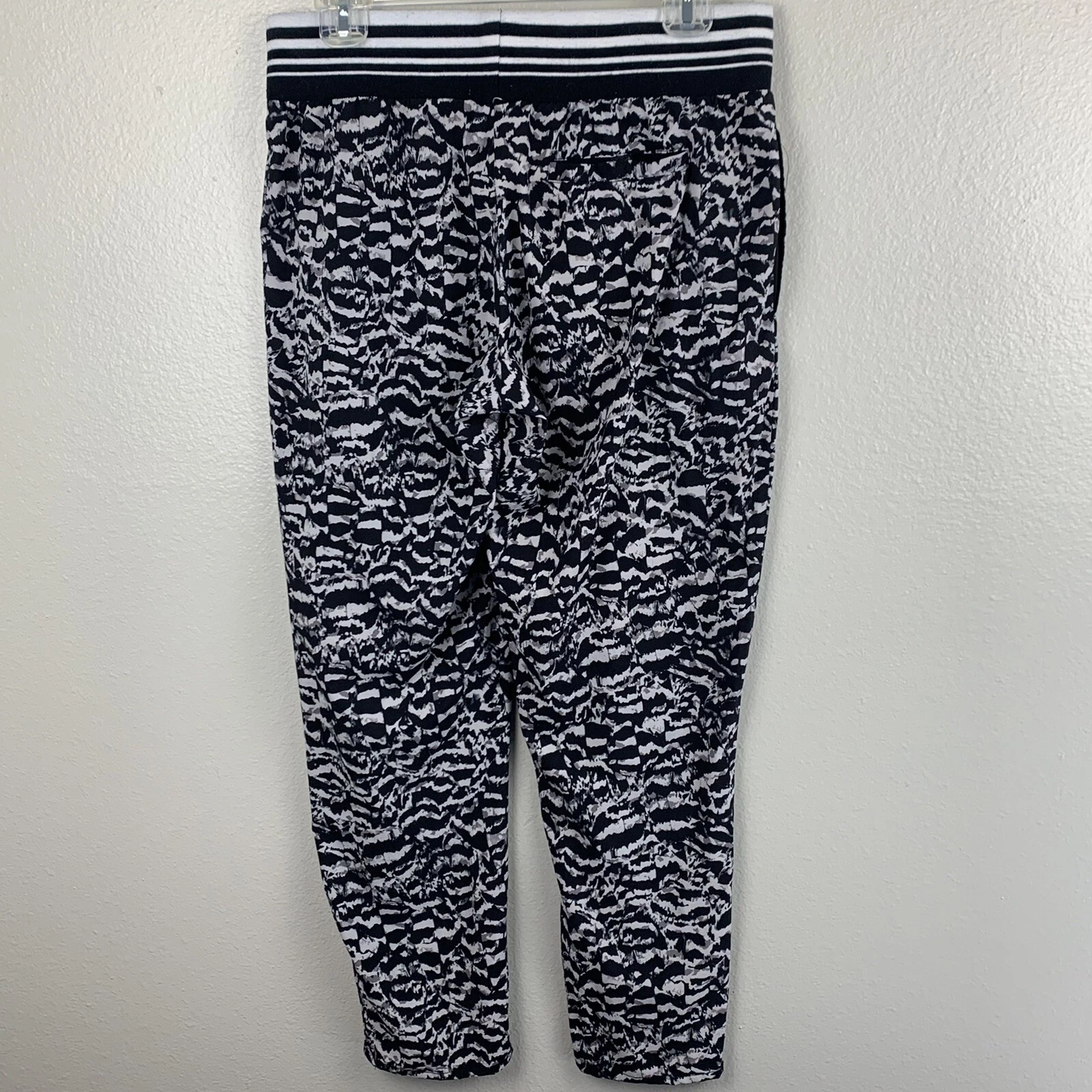 fabletics pull on athletic pants