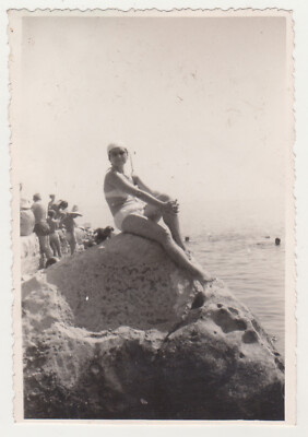 Pretty Cute Woman Chubby Sexy Leggy Female Lady Beach Swimsuit Bikini '50s Photo