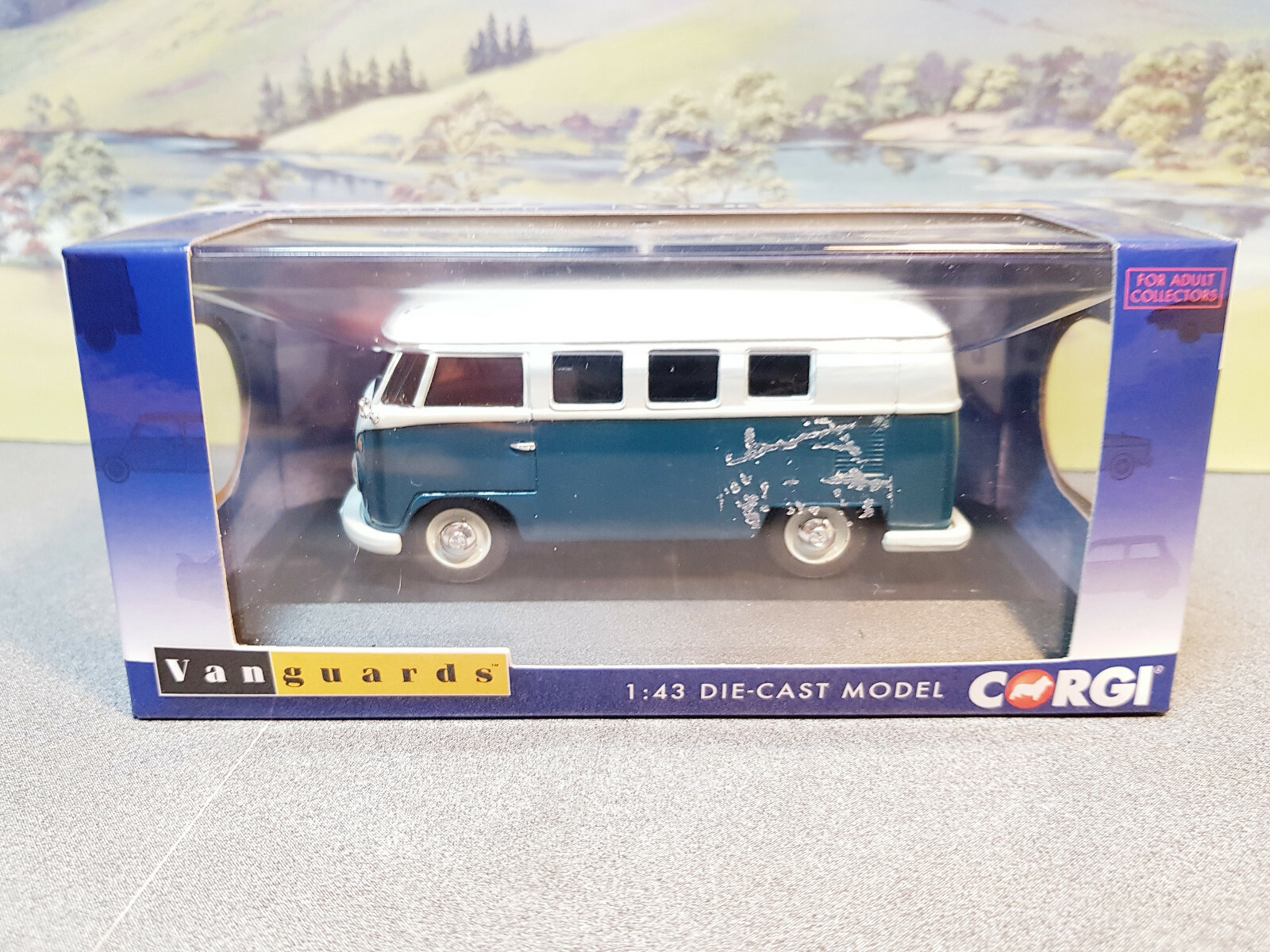 VA08102 Corgi Vanguards 1:43 Scale Volkswagen Type 2 Camper