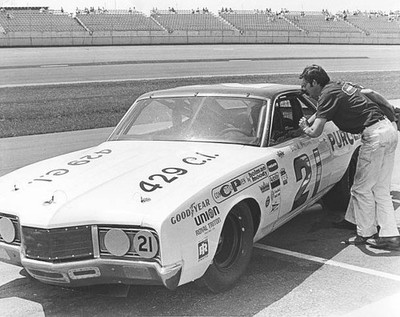 Leonard Wood of Wood Brothers team talks their driver David Pearso- Old Photo
