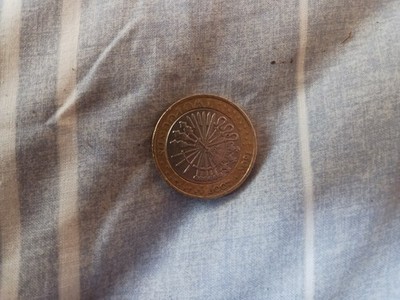 Hallo, dies ist eine seltene 2 Pfund Münze mit zwei Fehlern mit Gelenk und den Punkten