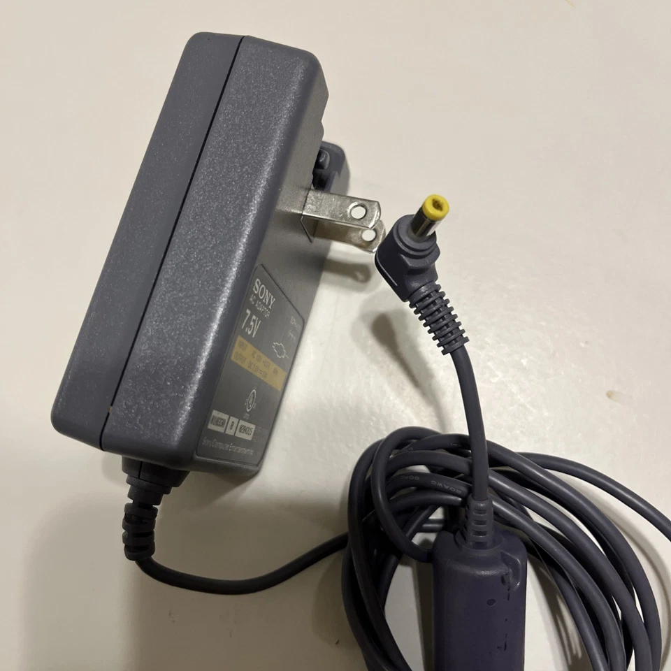 Adaptador de corriente alterna oficial OEM SONY Playstation PSone PS1 7.5V SCPH-121 PROBADO Foto 2 de 3