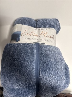 Berkshire Wxtra Plush  Queen Blanket Blue