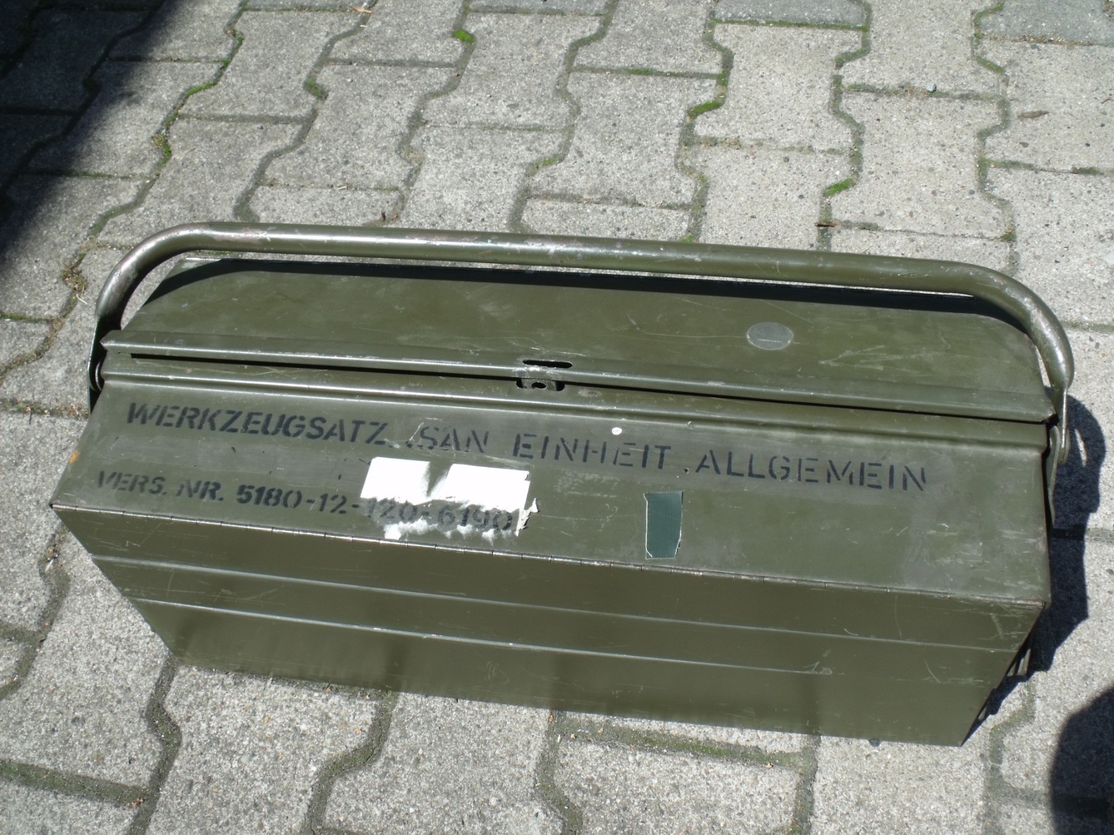 Bundeswehr  Werkzeugkiste San. Einheit  mit Werkzeug 28kg. Hammer uvm.