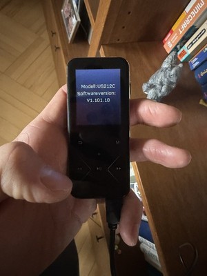 Mp3 Mp4 Player Super Slim with Screen BT 5.0 Built In 8GB HiFi Portable Player