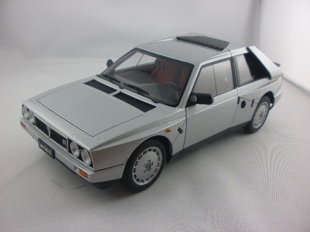 Autoart Lancia Delta S4 street grey 1985 1/18 74772 - Immagine 2 di 3
