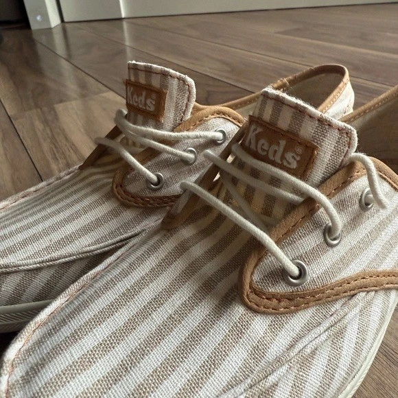 Keds Talla 7 | Zapatillas Champion Oxford a Rayas en Taupe y Crema | Clásicas Informales Foto 3 de 4