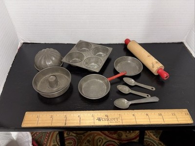 Vtg wood child s play cooking set  Bundt Pan And Silverware M3