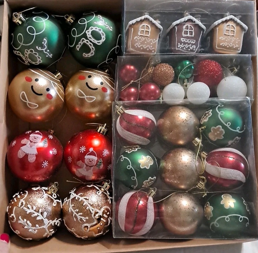 DecorbyHannah 40ct Christmas Ornaments Set, Assorted Gold White Christmas...