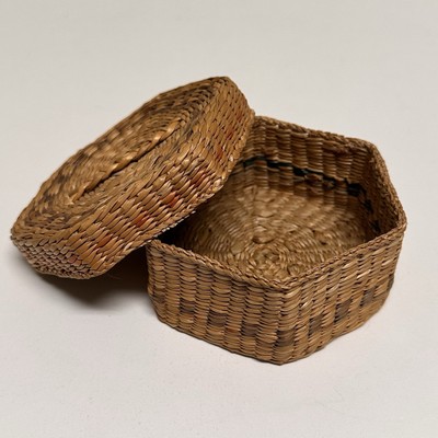 Vintage Handwoven Hexagon Sweetgrass Basket w/ Lid Multi Colored 4''