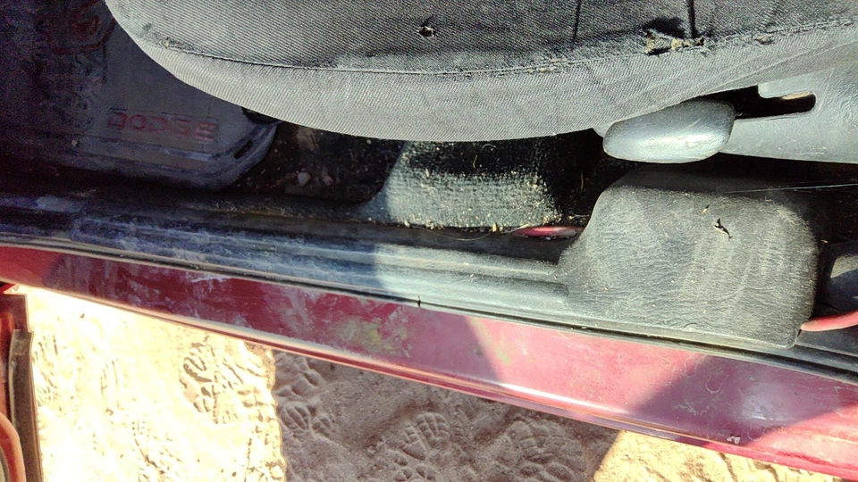 Dodge Neon Driver 2004 umbral inferior izquierdo moldura panel de moldura OEM negro Foto 2 de 3