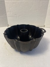 Vintage Cast Iron Bundt Cake Pan 9.5 “ 4.5 In Tall Unmarked Classic 1 Handle