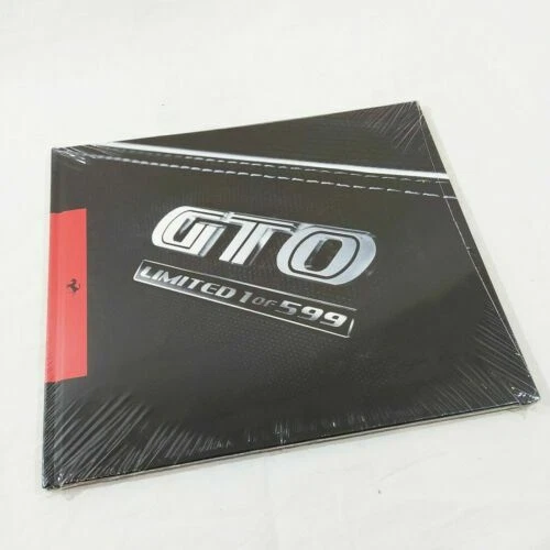 Brochure informative per l'auto Ferrari