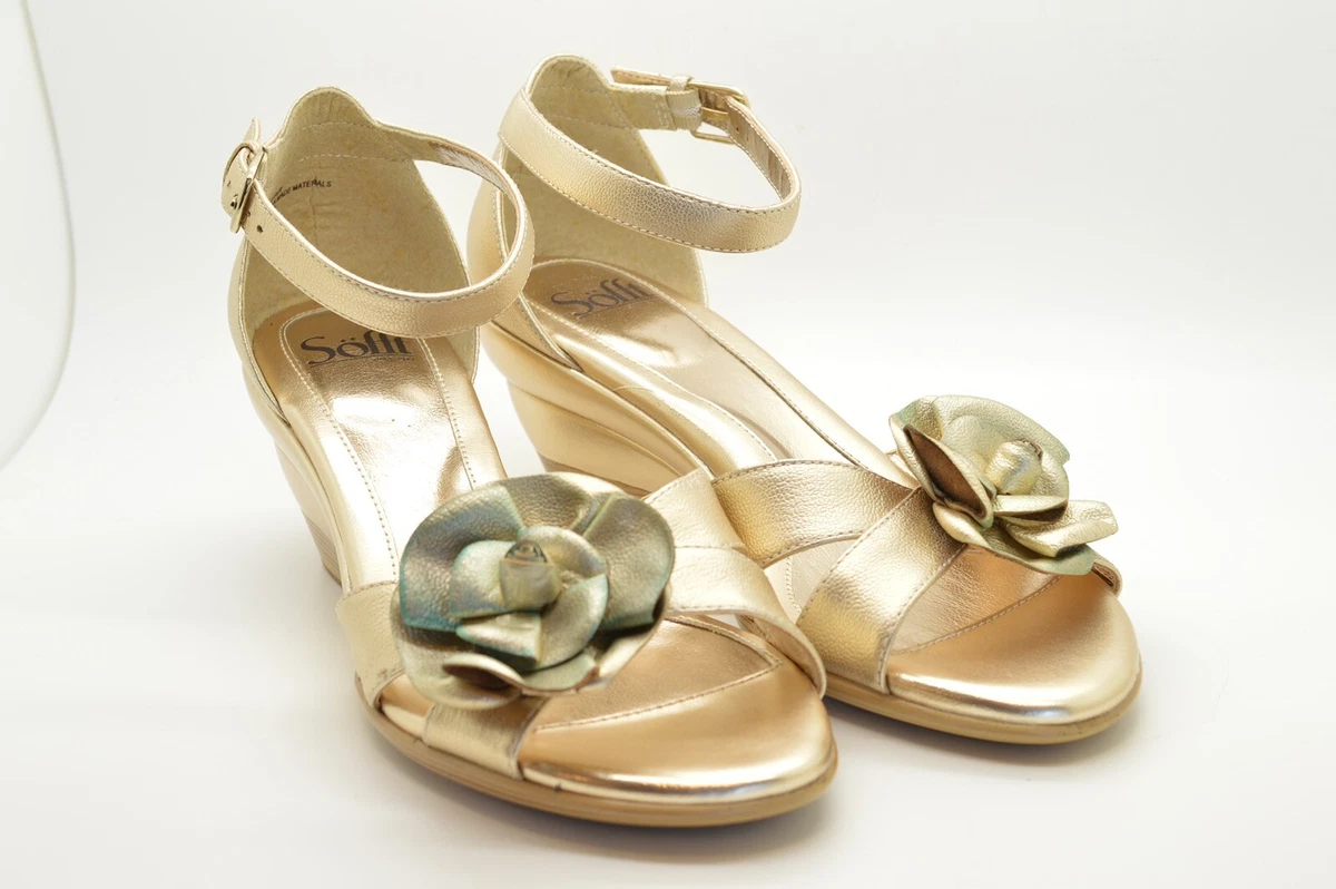 Sofft Wedge Sandal metalic gold leather Flower Detail Women s Size 9