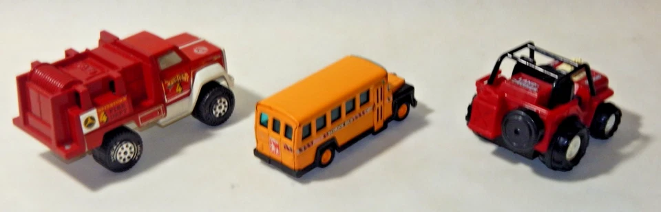 Lote de 3 juguetes Jeep todoterreno camión de bomberos Tonka autobús escolar Buddy L vintage Foto 2 de 4