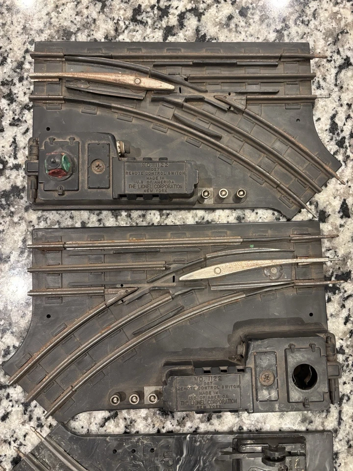 120 MIXED LOT O & 027 GAUGE TRAIN TRACK 3 RAIL TUBULAR STRAIGHT CURVED & SPECIAL - Image 2 of 4