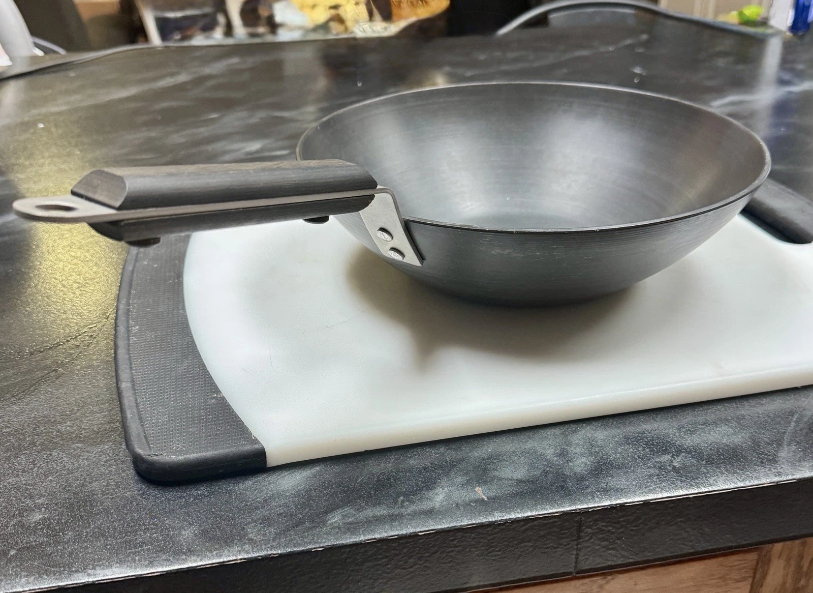 Vintage Commercial Aluminum Cookware 10 3/4" Wood Handle Wok Flat Bottom G165HC
Opens in a new windo