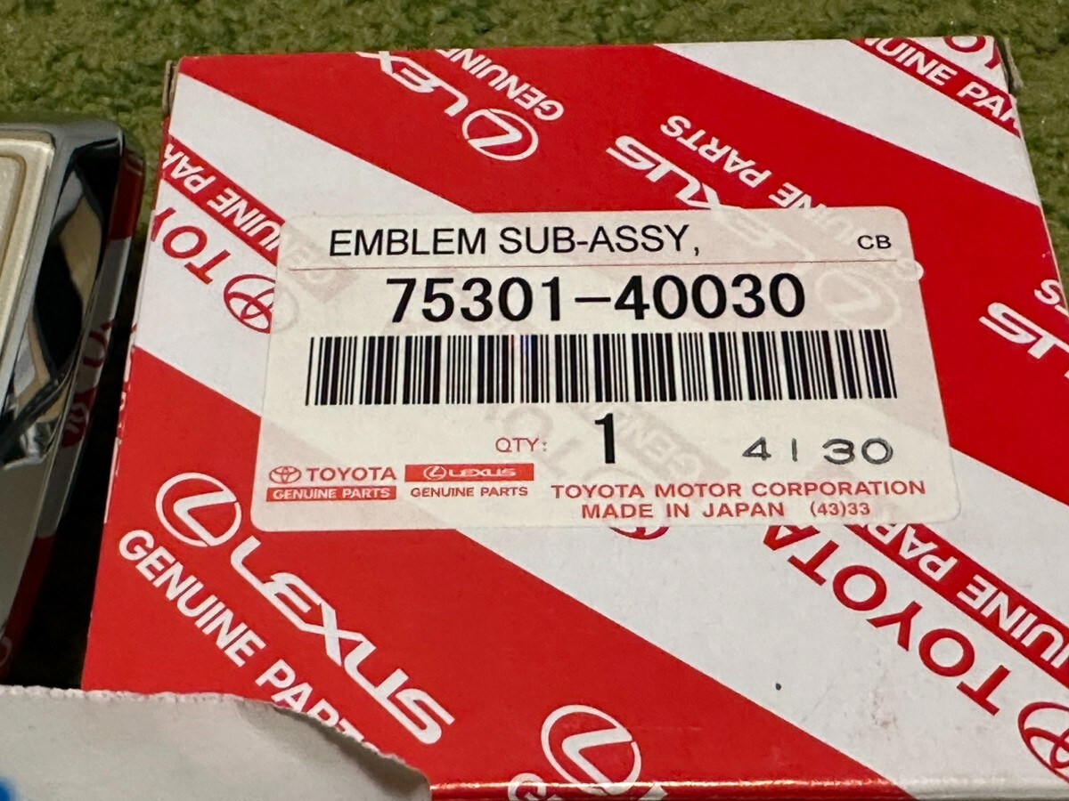 Toyota Genuine Century GZG50 Phoenix Logo Front Grille Emblem