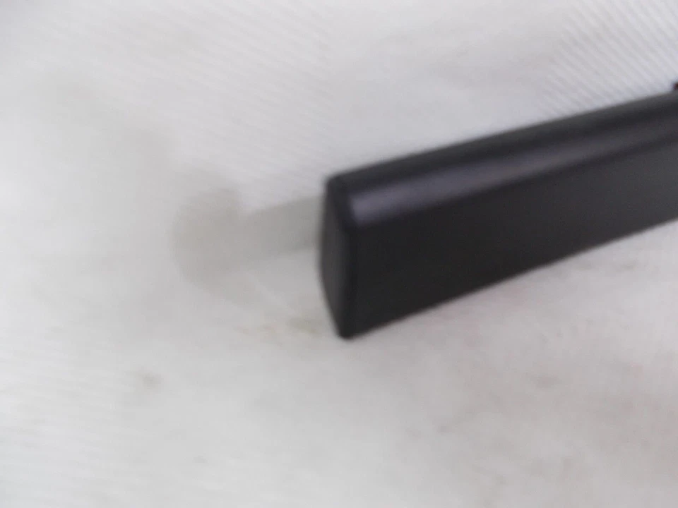 Se adapta a; Moldura de correa exterior puerta trasera izquierda Saab GMC Chevrolet OE NOS 15129778 Foto 3 de 4