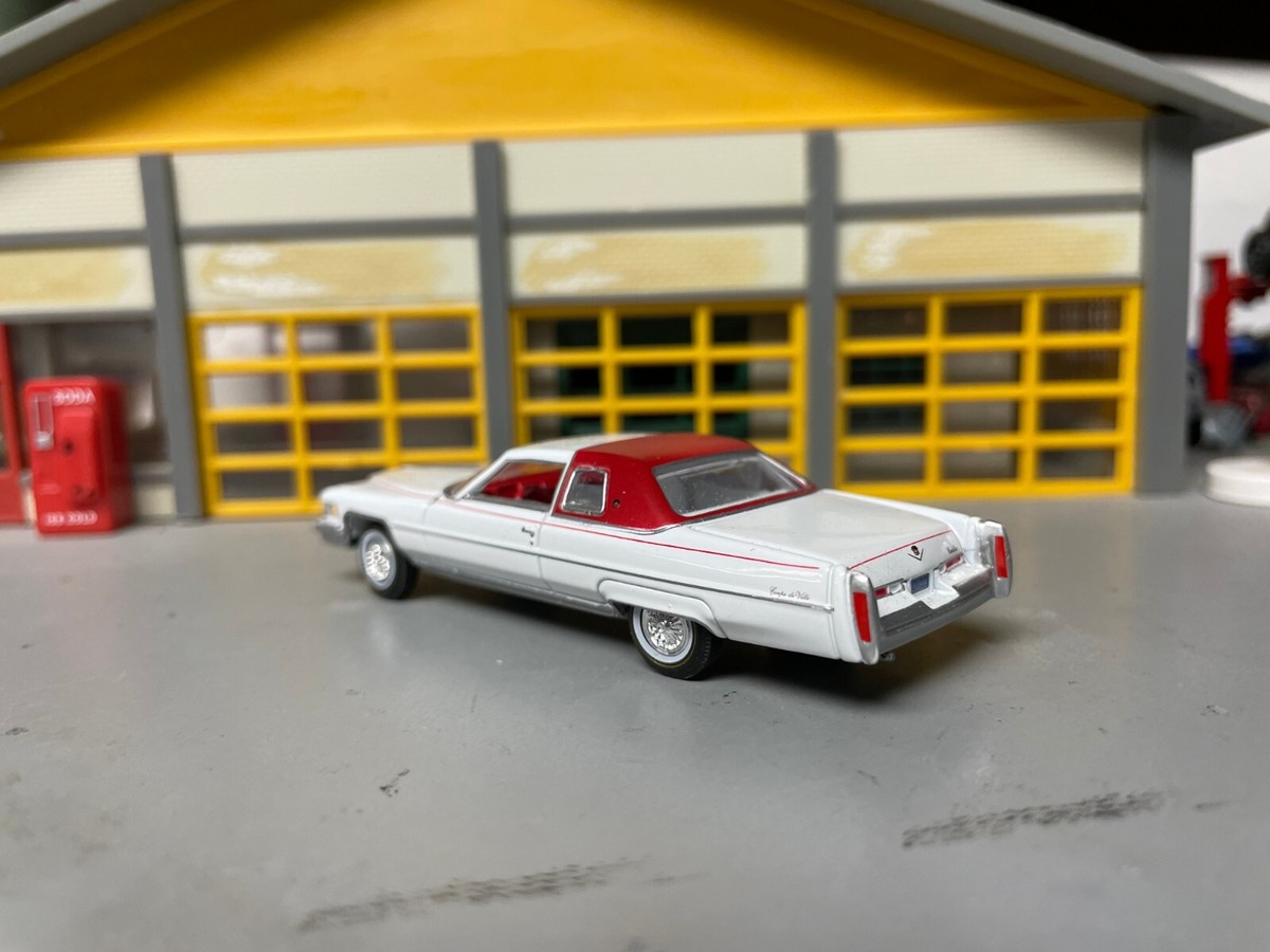 1/64 A.W. 1975 CADILLAC COUPE DEVILLE/WHITE/RED VINYL TOP/WH