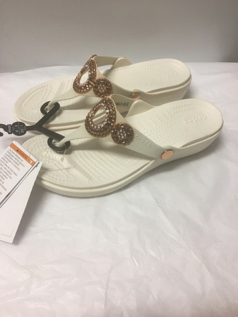 crocs women's sanrah diamante wedge flip