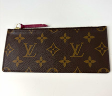 LOUIS VUITTON Pochette Felicie Monogram zipper closure.