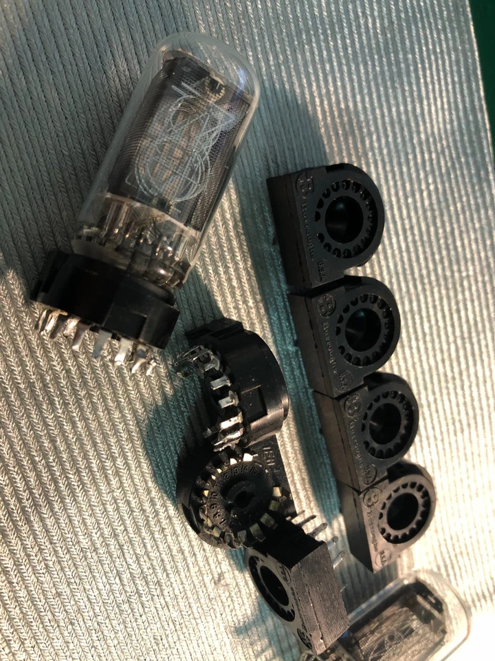 1 PCS Vintage Vacuum Tube SK-182 Burroughs Tube Sockets 16pins 5440  nixie tube - Image 2 of 4