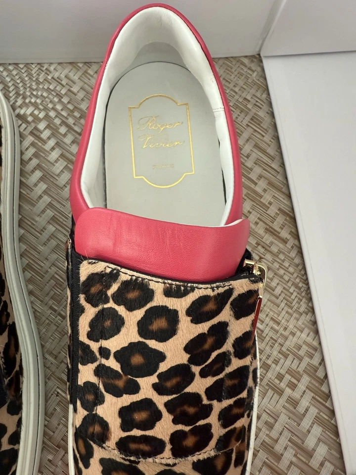 Zapatillas sin cordones Roger Vivier piel de leopardo con ribete rosa Viv cremallera lateral talla 39,5 EE. UU. 9 Foto 3 de 4