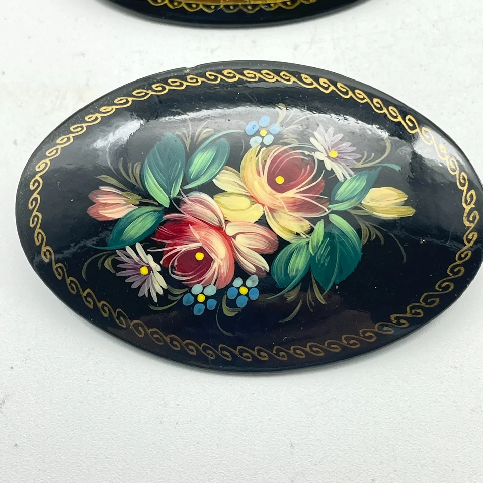 Russian Lacquer Brooch Lot Hand Painted Folk Art Floral and Fairy Tale Scene Pin - Image 2 of 4
