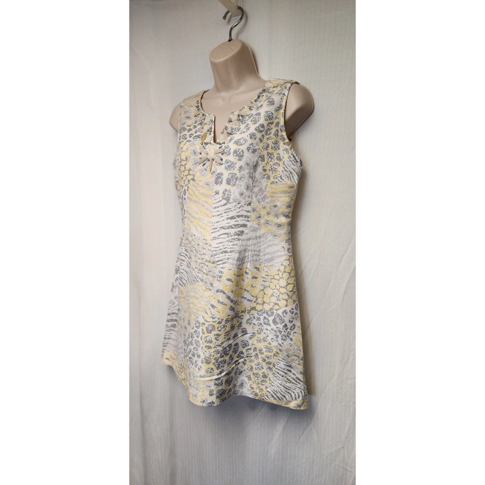 Ruby Rd. Vestido recto de lino floral con cuello en V con muescas con cuentas blanco talla 6P Foto 3 de 4