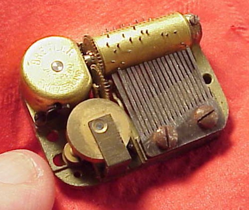 Vintage SWISS MINIATURE BREITLER Mini Spieluhr Schlüsselanhänger NEW OLD STOCK 10 STÜCK - Bild 2 von 14