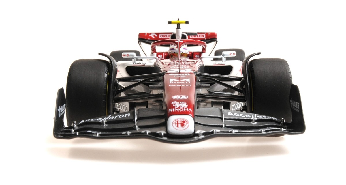 Minichamps 1:18 ALFA ROMEO C42 GUANYU ZHOU BAHRAIN GP 2022 Minichamps 1:18 ALFA ROMEO C42 GUANYU ZHOU BAHRAIN GP 2022