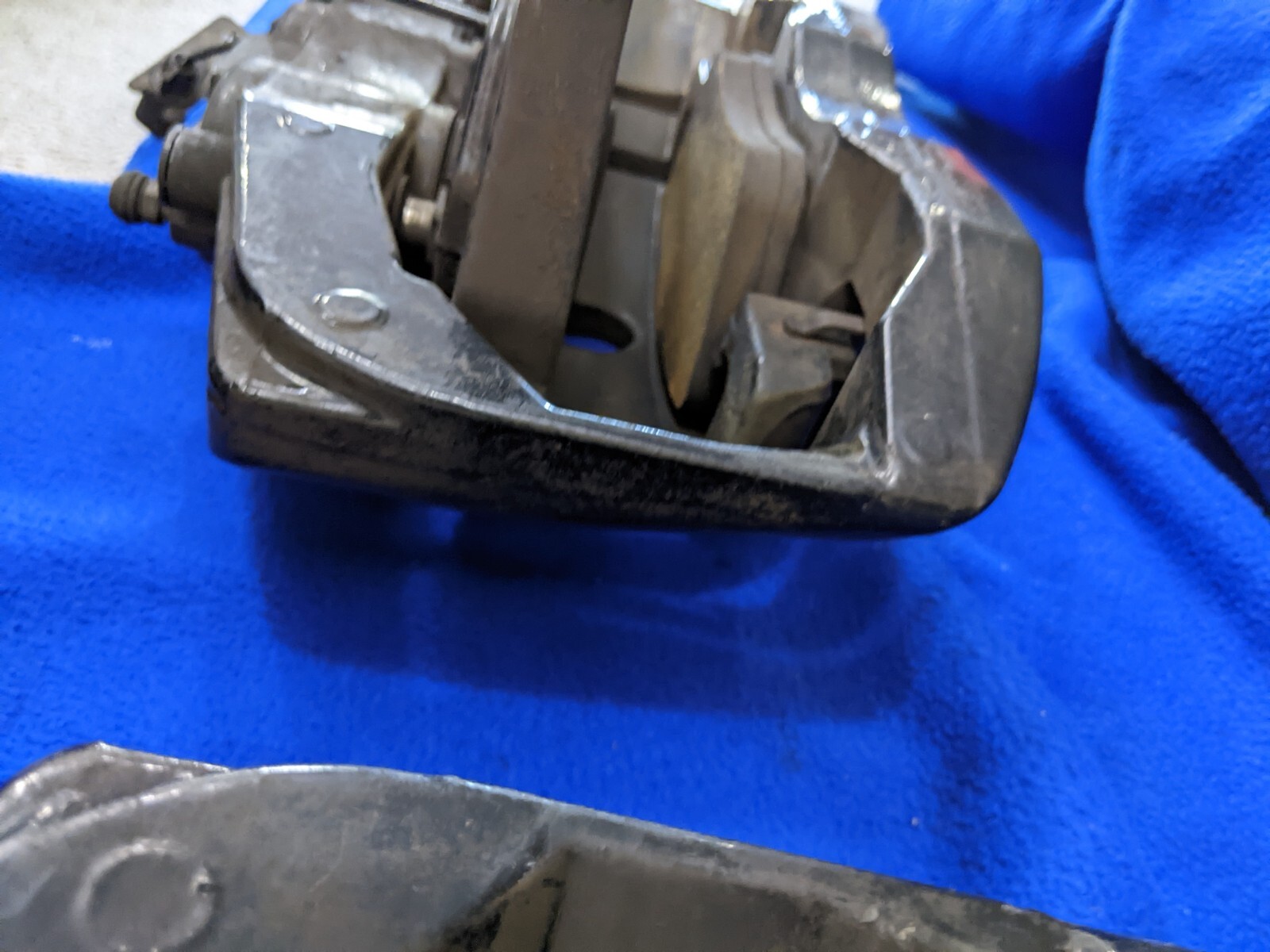 front BRAKE CALIPERs PADS LEFT RIGHT BENTLEY FLYING SPUR GT GTC (2004-2012) OEM