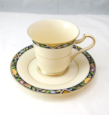 Oscar de la Renta Fine Ivory FLEUR ROYALE LAF19 Cup & Saucer Set(s) EXCELLENT