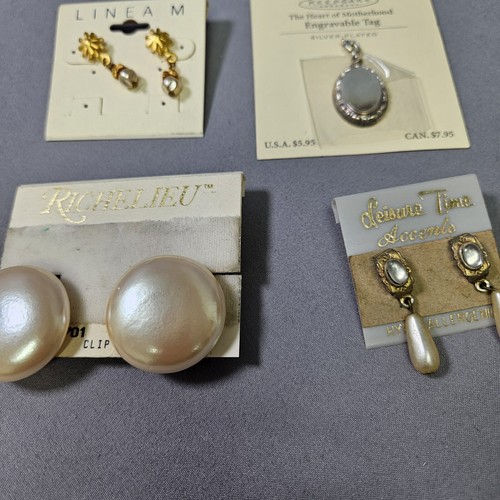 Mixed Lot of NOS Jewelry Earrings Shoe Clips Necklace Pendant - Picture 4 of 7