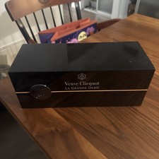 Veuve Clicquot La Grande Dame Champagne Gift ...