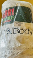 NEW  "BATH & BODY WORKS" PLUSH THROW BLANKET - 50" X 60" FREE SHIP!