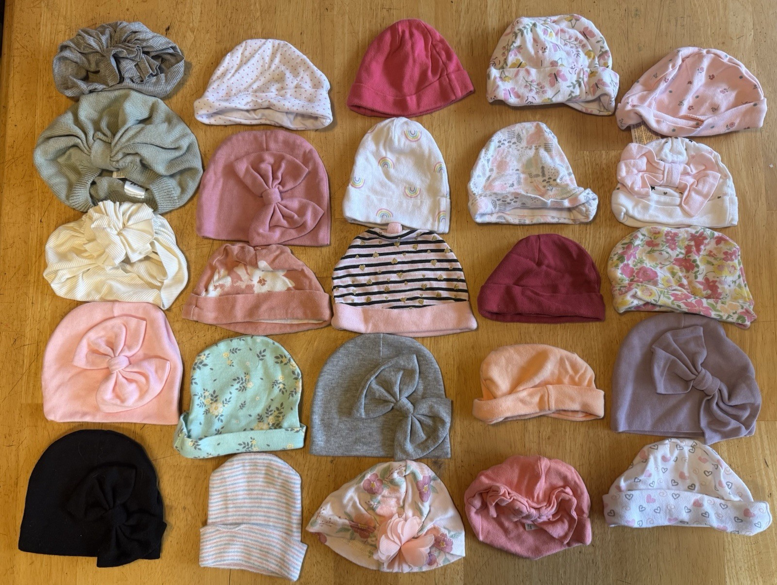 Girls Newborn 0-3 Months Lot of 25 Caps & Hats