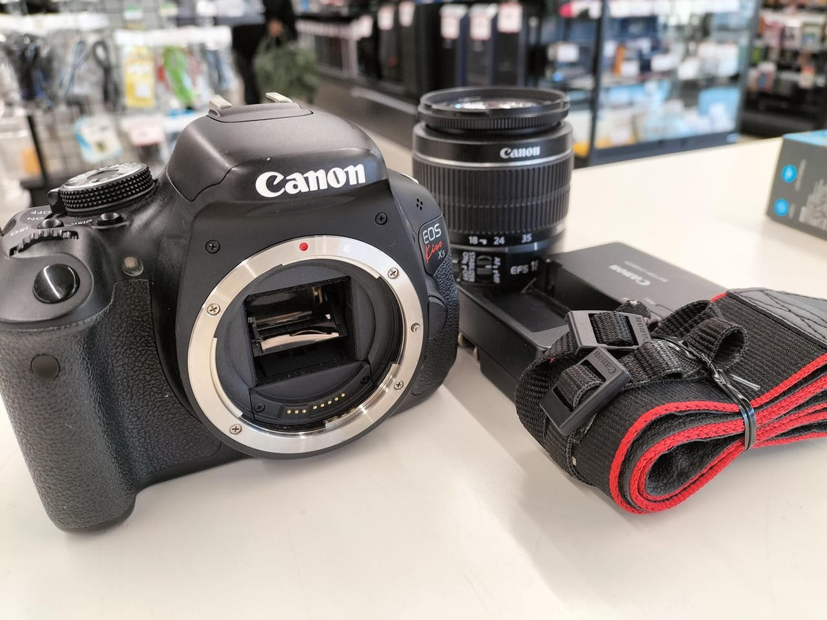 Canon EOS KISS X5 - 初心者フルセットCanon EOS Kiss X5 (600D) 公式