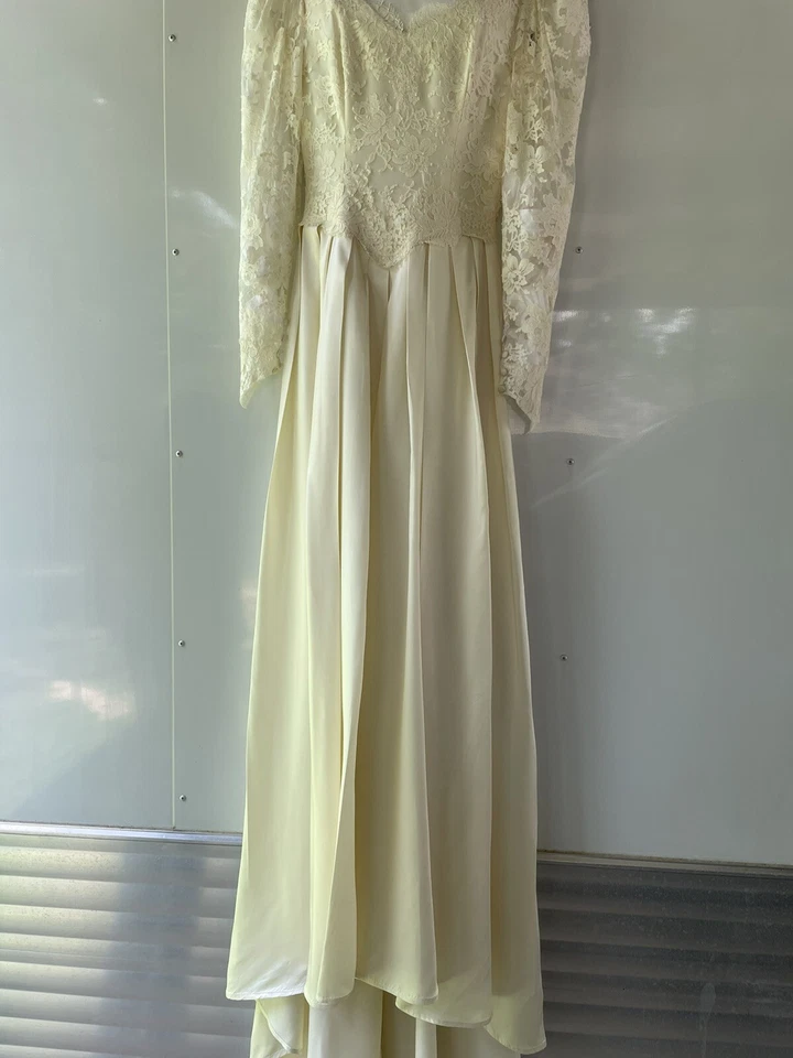 Vestido de novia, talla 6/Vintage hecho a mano marfil satinado y encaje. Bellamente cosido. Foto 4 de 4