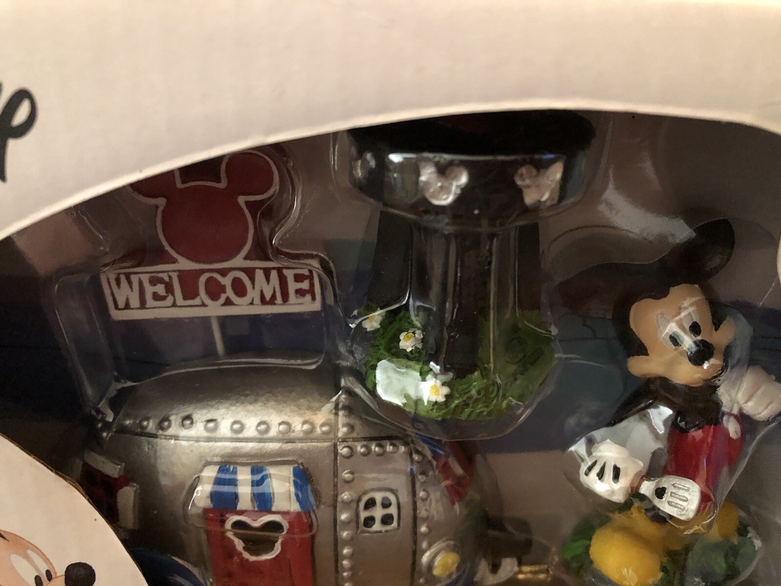 Disney Miniature Statuaries Kit Mickey Mouse RV Camper Trailer Garden