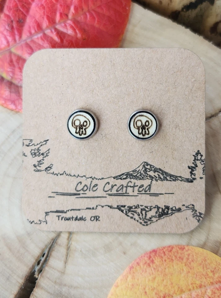 Подарочный набор из 8 мм деревянных сережек с черепом ручной работы ювелирные изделия для Хэллоуина  - Изображение 2 из 4