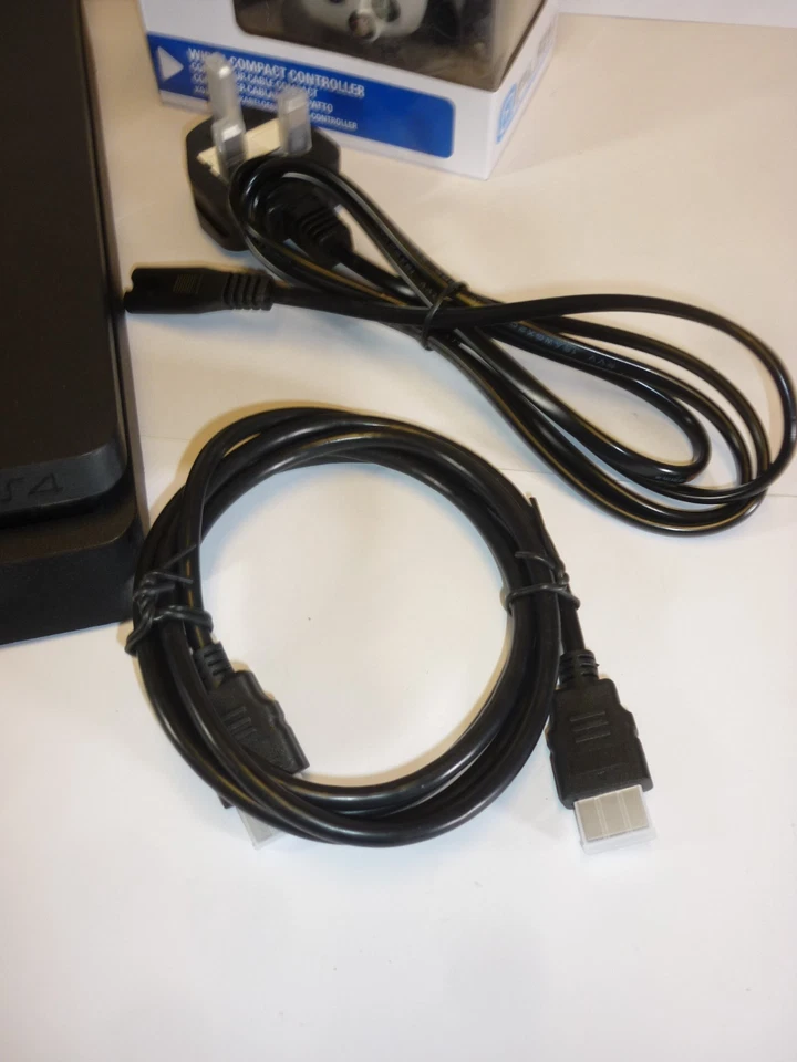 Sony PlayStation 4 Slim, photo 4 of 5