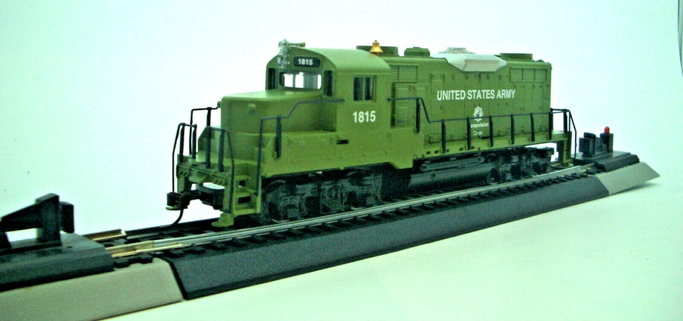 HO US ARMY EMD GP-20 LOCOMOTIVE DCC READY #414009 US ARMY LOCOMOTIVE - Image 3 of 4